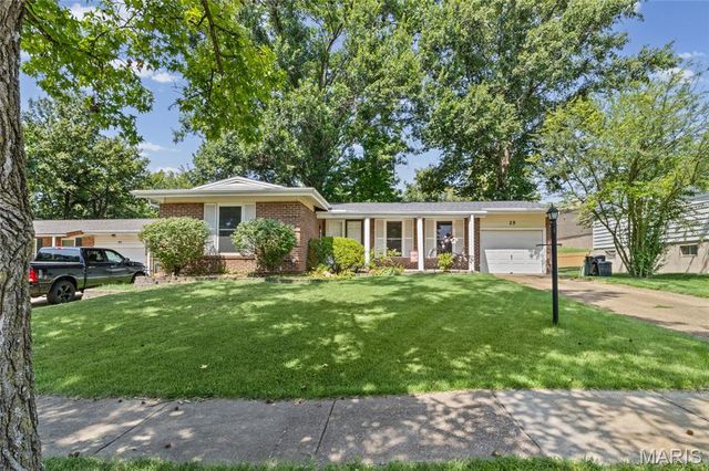 25 Brookwood Drive, Fenton, MO 63026
