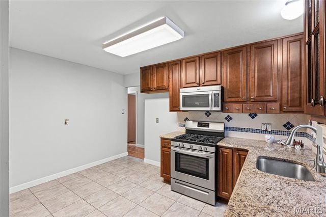 25 Brookwood Drive, Fenton, MO 63026