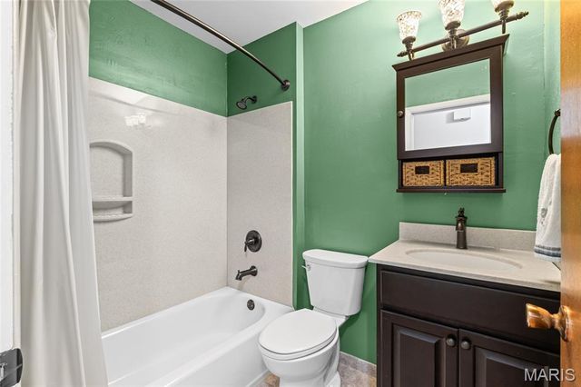 25 Brookwood Drive, Fenton, MO 63026