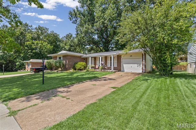 25 Brookwood Drive, Fenton, MO 63026