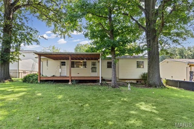 25 Brookwood Drive, Fenton, MO 63026