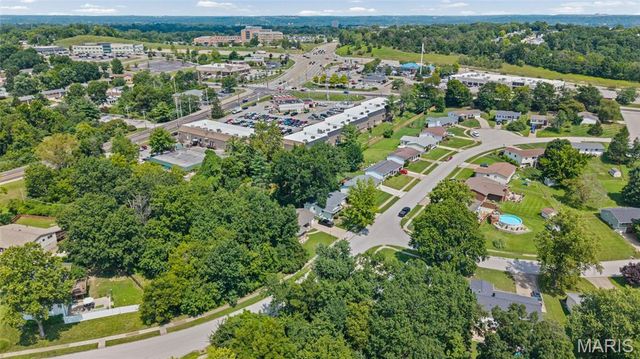 25 Brookwood Drive, Fenton, MO 63026