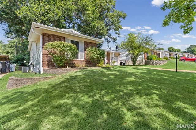 25 Brookwood Drive, Fenton, MO 63026