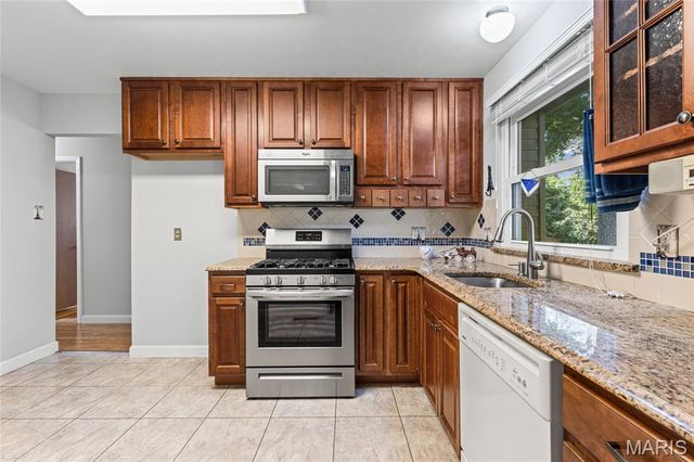 25 Brookwood Drive, Fenton, MO 63026