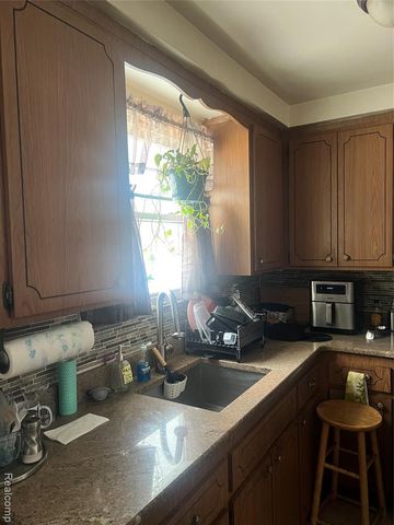 19510 Dresden Street, Detroit, MI 48205