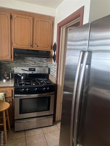 19510 Dresden Street, Detroit, MI 48205