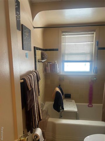 19510 Dresden Street, Detroit, MI 48205