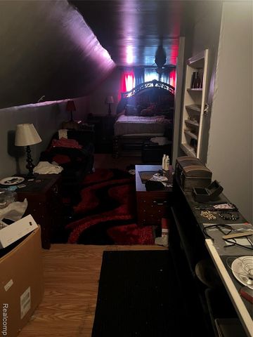 19510 Dresden Street, Detroit, MI 48205