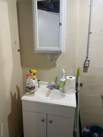 19510 Dresden Street, Detroit, MI 48205