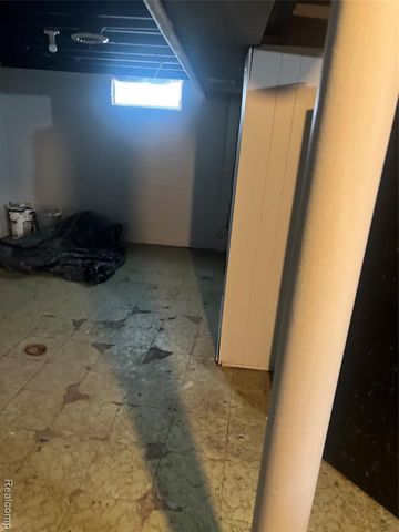 19510 Dresden Street, Detroit, MI 48205