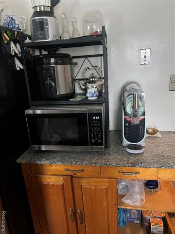 19510 Dresden Street, Detroit, MI 48205