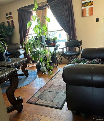 19510 Dresden Street, Detroit, MI 48205