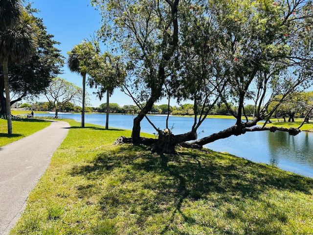 15680 SW 106th Ln 804, Miami, FL 33196