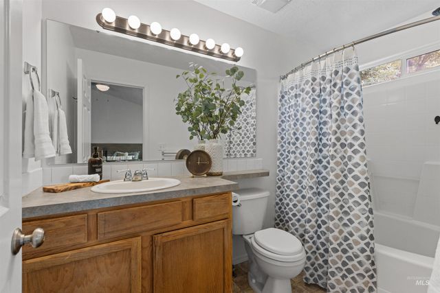 622 N Mudstone Way, Kuna, ID 83634