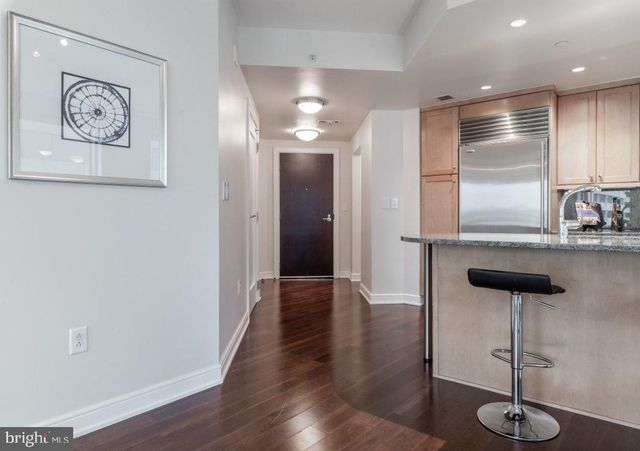 1111 19th St N Apt 1403, Arlington, VA 22209