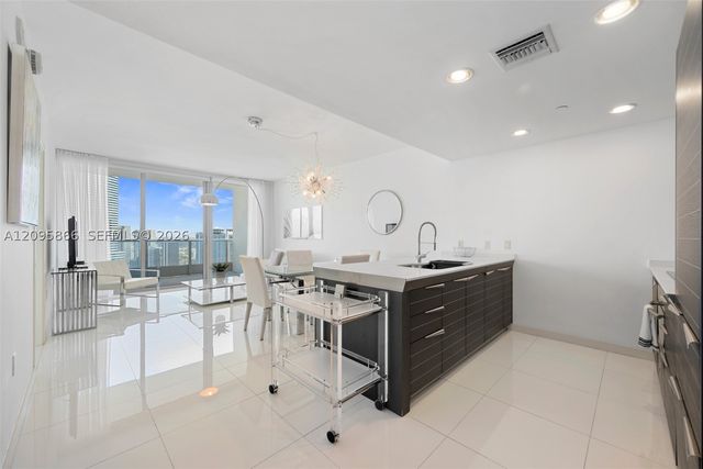 200 Biscayne Boulevard Way 4314, Miami, FL 33131