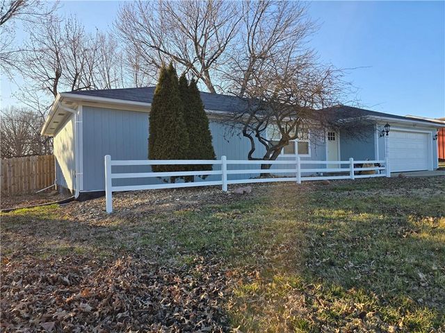 203 Kristine Avenue, Clinton, MO 64735