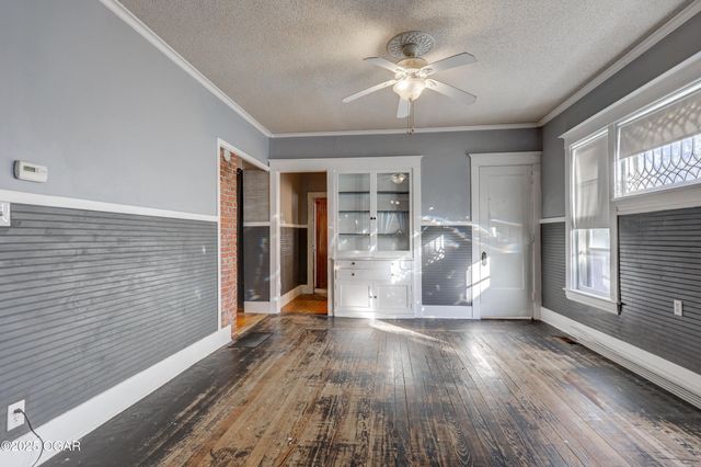 211 S Jackson Avenue, Joplin, MO 64801