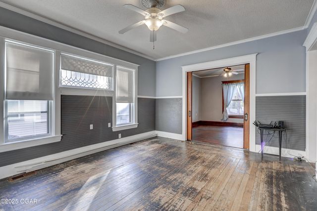 211 S Jackson Avenue, Joplin, MO 64801