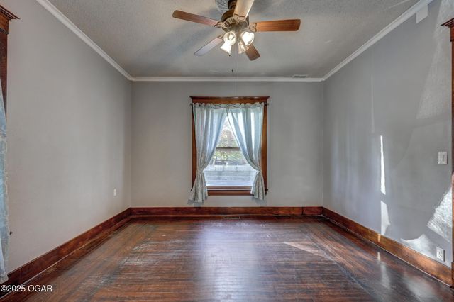 211 S Jackson Avenue, Joplin, MO 64801