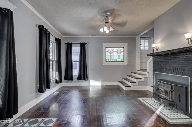 211 S Jackson Avenue, Joplin, MO 64801