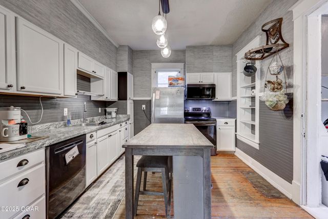 211 S Jackson Avenue, Joplin, MO 64801