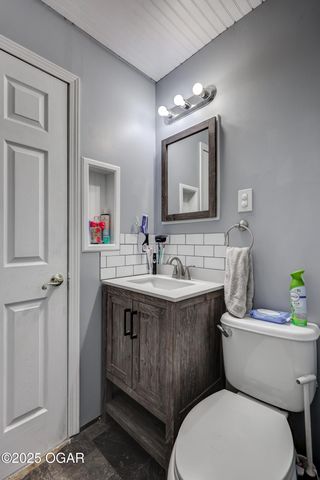 211 S Jackson Avenue, Joplin, MO 64801