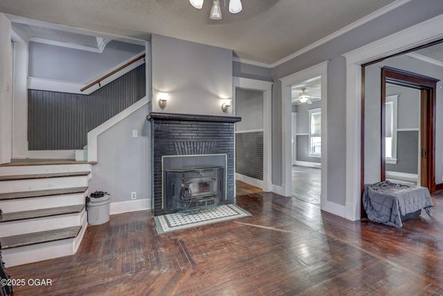 211 S Jackson Avenue, Joplin, MO 64801