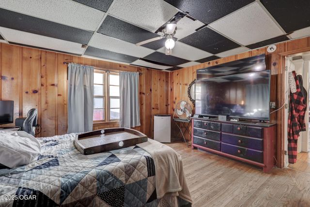 211 S Jackson Avenue, Joplin, MO 64801