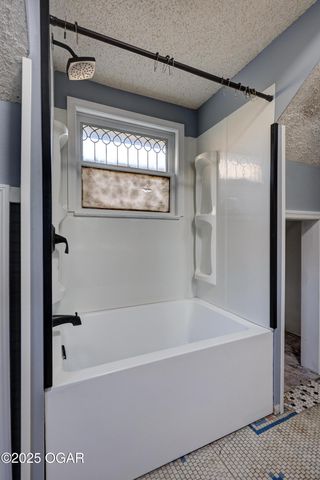 211 S Jackson Avenue, Joplin, MO 64801