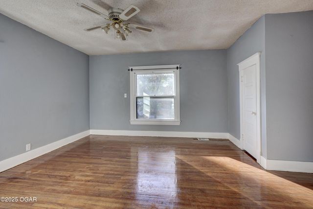 211 S Jackson Avenue, Joplin, MO 64801