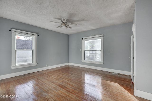 211 S Jackson Avenue, Joplin, MO 64801