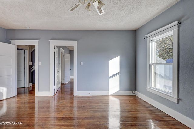 211 S Jackson Avenue, Joplin, MO 64801