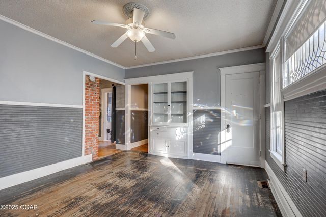 211 S Jackson Avenue, Joplin, MO 64801