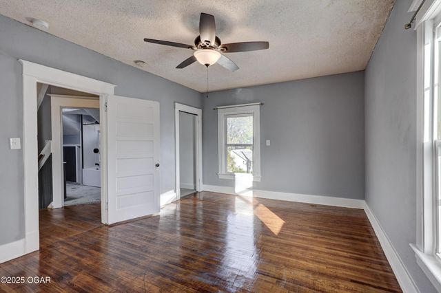 211 S Jackson Avenue, Joplin, MO 64801