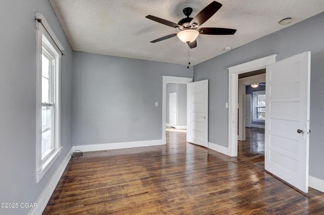 211 S Jackson Avenue, Joplin, MO 64801