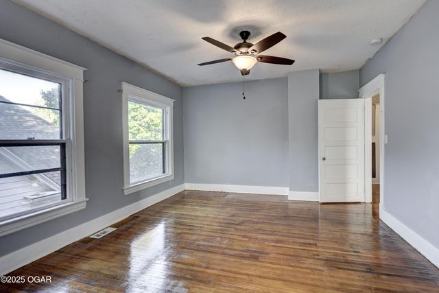 211 S Jackson Avenue, Joplin, MO 64801