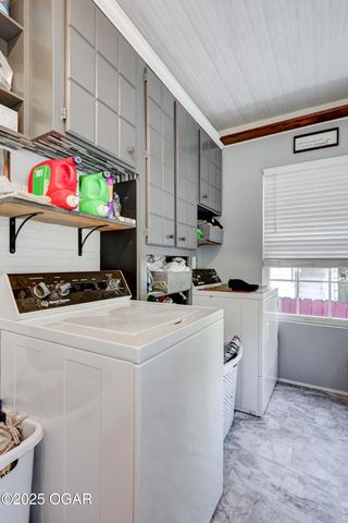 211 S Jackson Avenue, Joplin, MO 64801