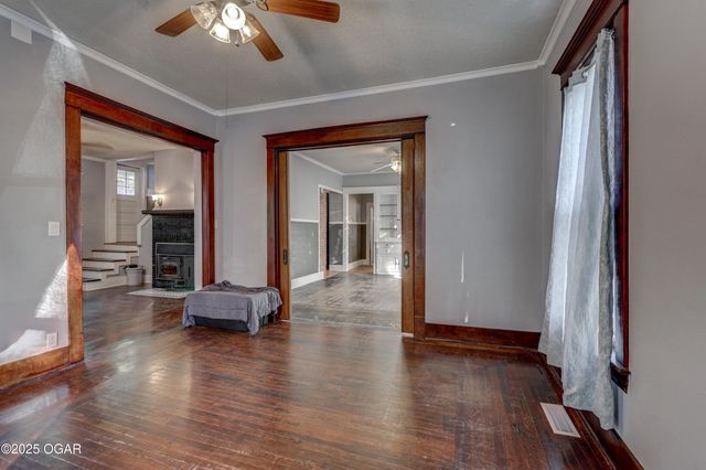 211 S Jackson Avenue, Joplin, MO 64801