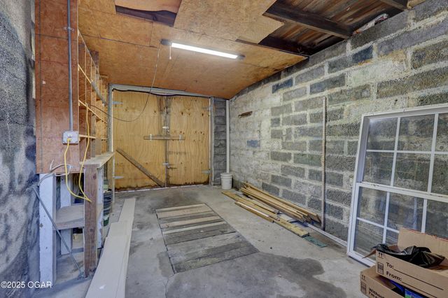 211 S Jackson Avenue, Joplin, MO 64801