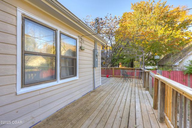 211 S Jackson Avenue, Joplin, MO 64801