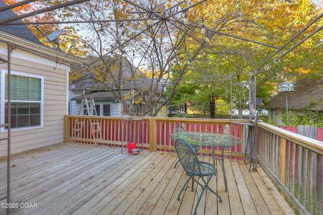 211 S Jackson Avenue, Joplin, MO 64801