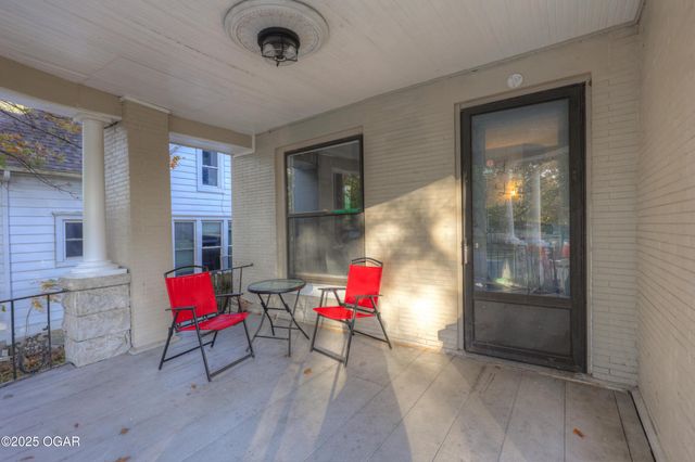 211 S Jackson Avenue, Joplin, MO 64801