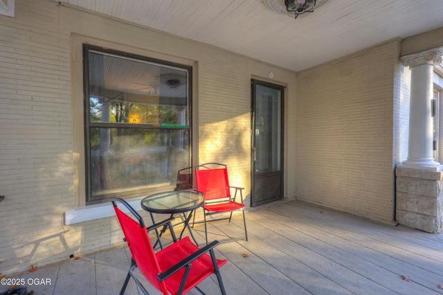 211 S Jackson Avenue, Joplin, MO 64801