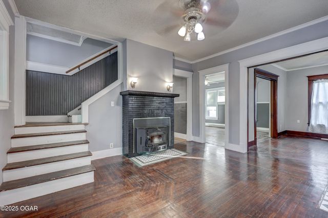 211 S Jackson Avenue, Joplin, MO 64801