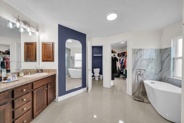533 WILLOWBROOK DR, Lehigh Acres, FL 33972