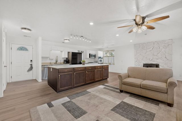 1715 Eldorado Loop, Bosque Farms, NM 87068