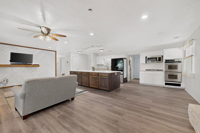 1715 Eldorado Loop, Bosque Farms, NM 87068