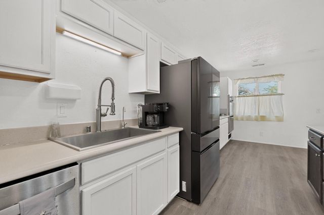 1715 Eldorado Loop, Bosque Farms, NM 87068