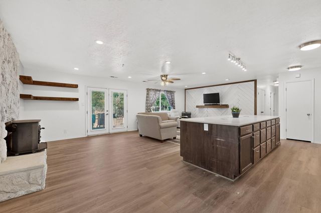 1715 Eldorado Loop, Bosque Farms, NM 87068